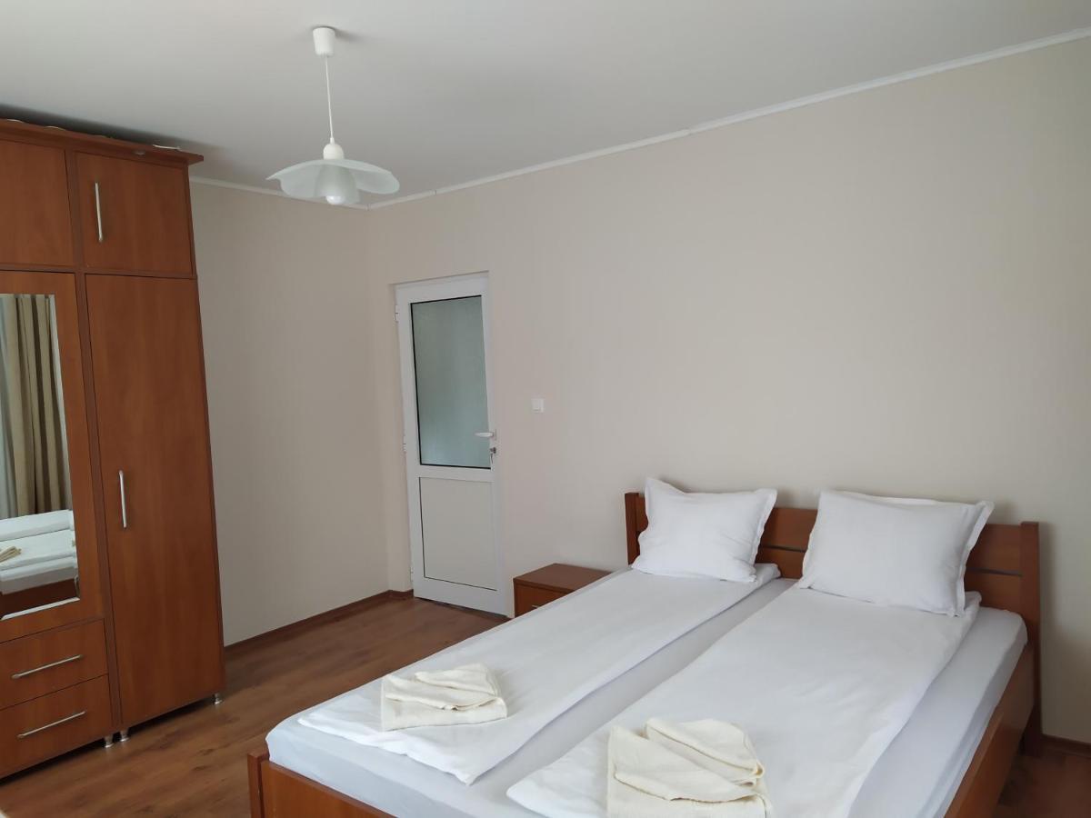 Апартаменти За Гости Бошнакови Dewin Exterior foto