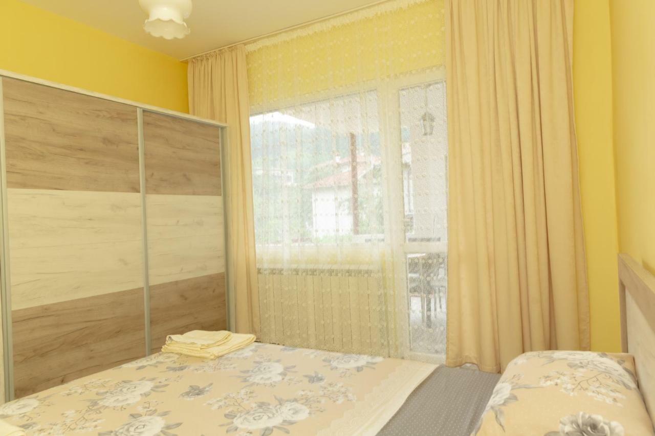 Апартаменти За Гости Бошнакови Dewin Exterior foto