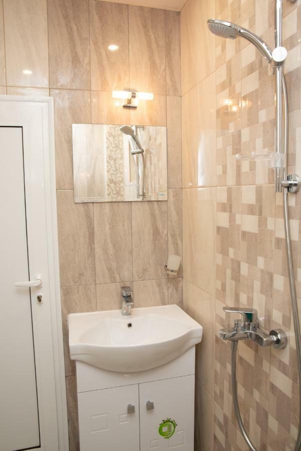 Апартаменти За Гости Бошнакови Dewin Exterior foto