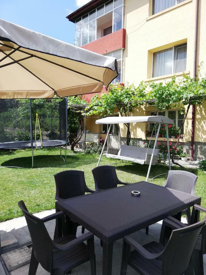Апартаменти За Гости Бошнакови Dewin Exterior foto